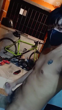 Seksowny Pinoy Boy Wank Jego Hard Cock