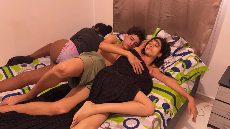 KenaySexxx: La Amiga De Mi Novia Es Muy Puta Y Disfruta...