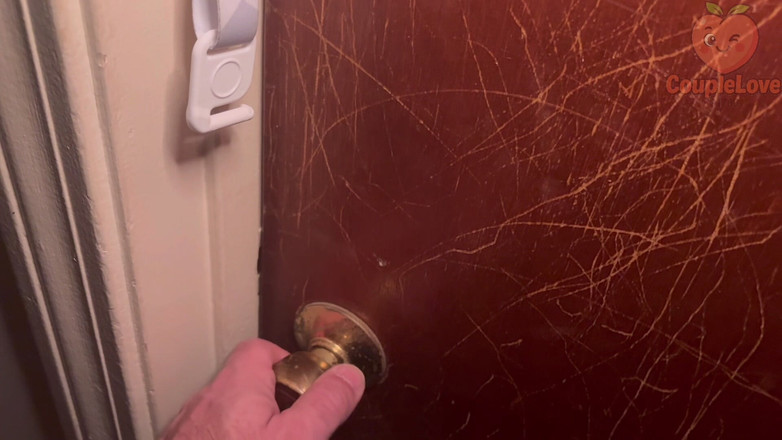 CoupleLove91783: Betrapt op laat binnensluipen - hete stiefmoeder geeft ondeugende straf pijpbeurt...