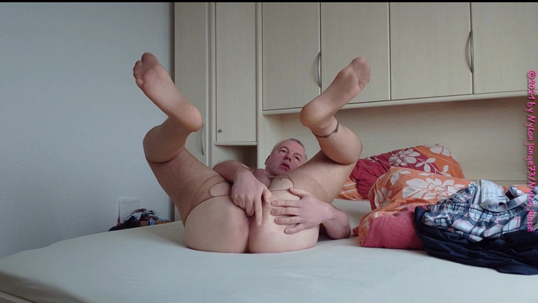 Carmen_Nylonjunge: ลองใส่ชุดว่ายน้ำเก่าๆ ของคุณแม่ MILF