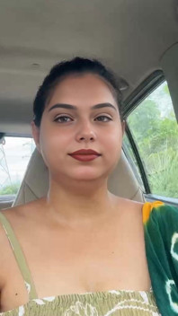 Handjob gaya doggy untuk kawan di dalam kereta di luar rumah - audio hindi seks berisiko