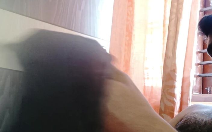 HornyHunk: Lubrificando meu pau e se masturbando com calcinha e sutiã...