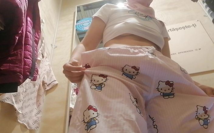 Amateur_MS: Sexy a nezbedná MILF zkouší nahé oblečení. Latina s chlupatou...