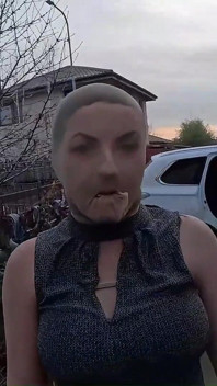 Těsné stydké pysky, Velká prsa a mokré kouření - Deepthroat facefuck JOI Konec