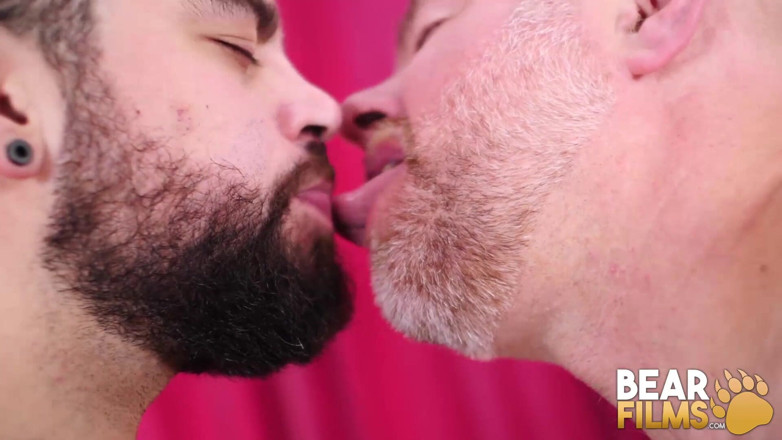 Bear Films: BEARFILMS - トニー・リバーズは69後にパパの男の英語で打たれた