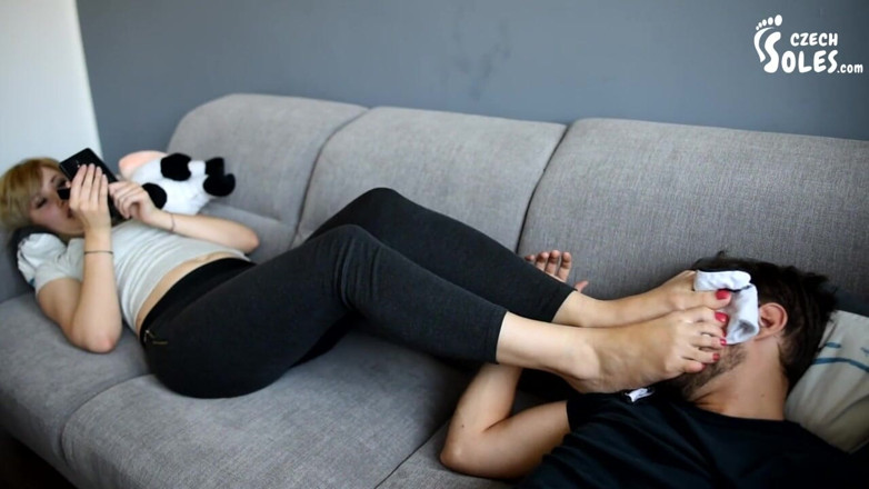 Czech Soles - foot fetish content: Una oportunidad de oler sus calcetines
