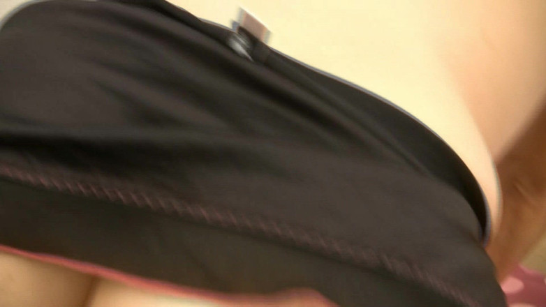 Tight little babes: La ragazzina tettona rossa cavalca un cazzo grasso sul letto