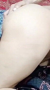 인도 십대 소녀와 후배위 후장 섹스하는 인정사정 없는 애널 섹스
