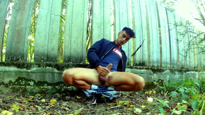 Idmir Sugary: Backyard Jerking - Bad Guy Cum on Pocket Ass
