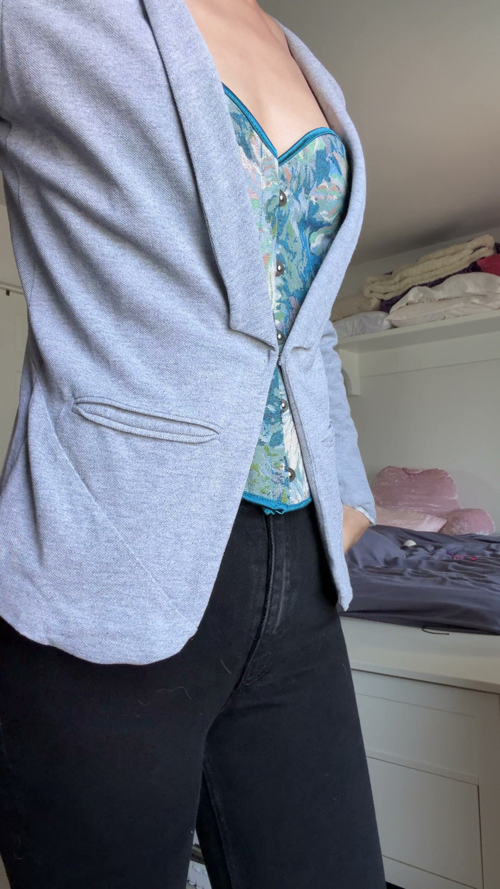 Ms_Emmy_Lynn: Seksi jüri kıyafeti