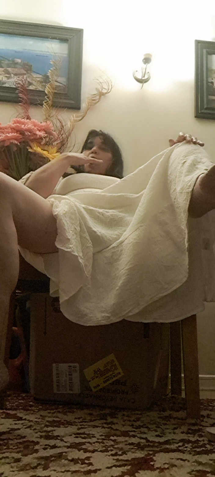 Mommy big hairy pussy: Dotýkání se a ochutnávka toho, co je pod šaty