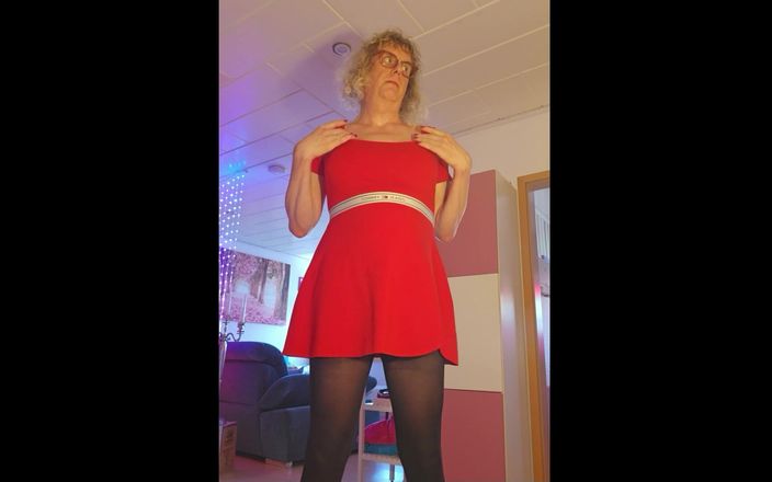 TSLillySophie: TS Lilly Sophie wank její tvrdé girlsdick a hraje si...