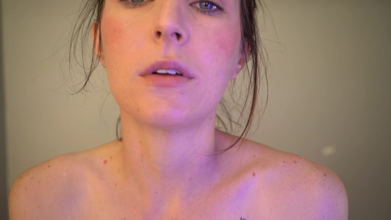 Alicia Robertz: Sexig närbild söt rökning session - nätt rödhårig läpp retas