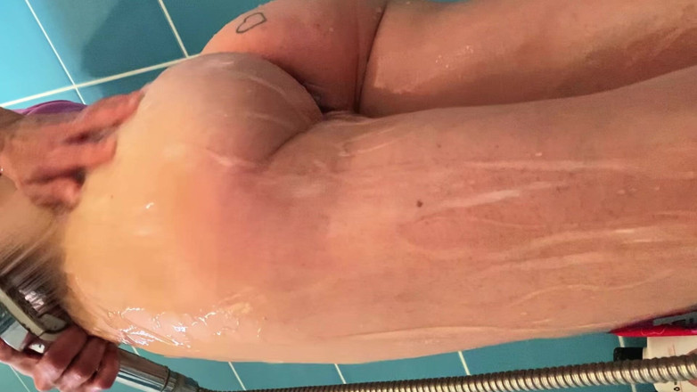 Hot wife biba: Nakukování na sousedovu manželku, sprchování a holení jejích děr