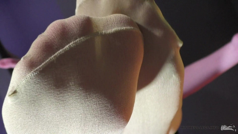 Mistress Legs: Naylon ayaklarım yüzünüzün üstünde