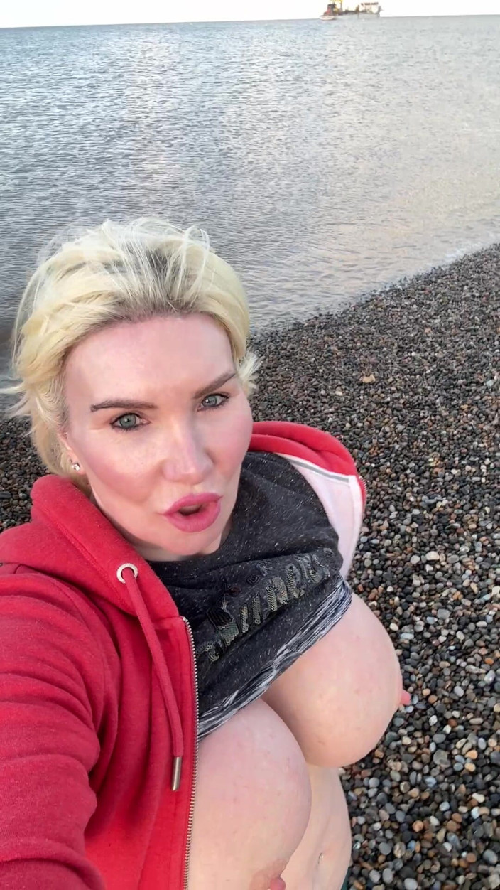 Sophie James: Ušel jsem 25 mil, abych získal toto video prstění na nahé...