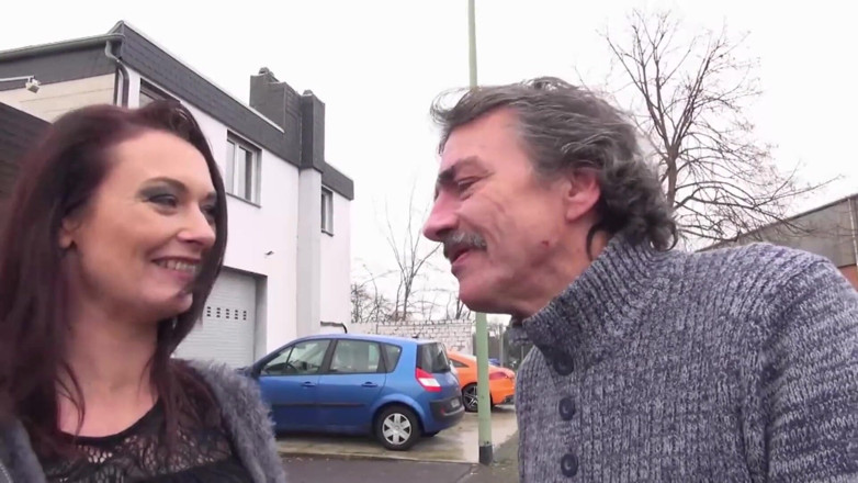 Deutschland porn: Baise en plein air avec une salope