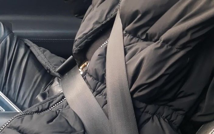 Mistress Meley: Buze mari fumând în pantaloni de piele