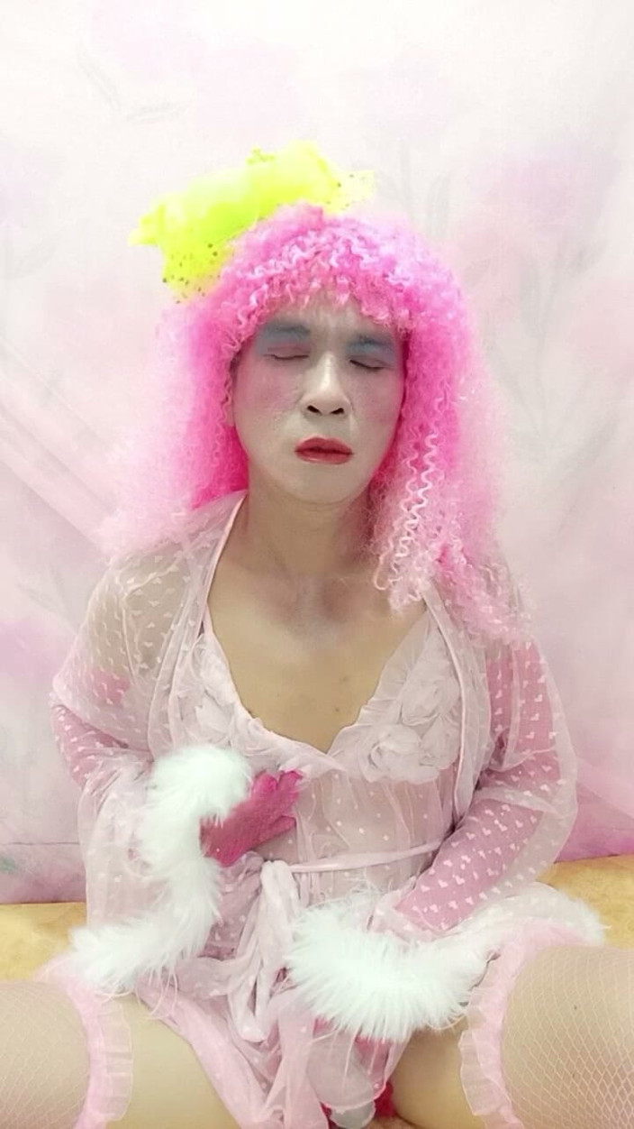 nguyen dang thien tri: Oanh Le Transgender Wearing Sexy Clothes Selfie Cups Tinh