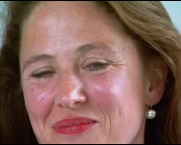 Deutsche Frauen: 팬티 스타킹을 입고 완벽한 몸매를 보여주는 독일의 오지는 여자