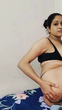 Gadis kampus lagi asik fingering pantat dan memeknya di obrolan video
