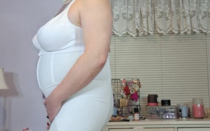 Victoria Lecherri: Quer tocar a nova cinta da vovó Vicki?