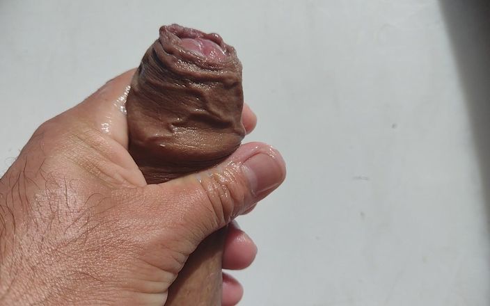 MK porn studio: Człowiek przebudził się pokazując swojego penisa przed kamerą internetową