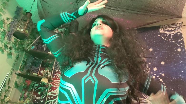 Geeky Femdom: 캡틴 아메리카를 파괴하는 헬라