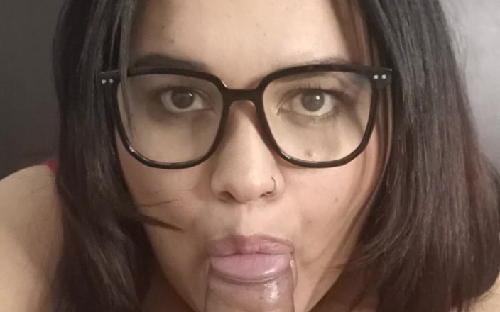 Miia Foxxy: Femeie latino excitată mănâncă o pulă mare