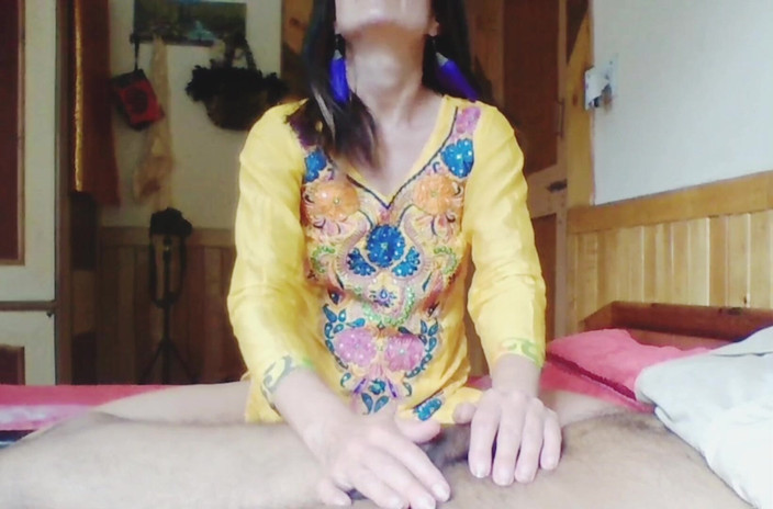 Bolly Karma: Quente milf aventura fantasias em torno natural bbc