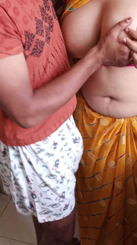 Kaamwali いたずらな既婚の継娘が皿洗い中にキッチンで犯されました