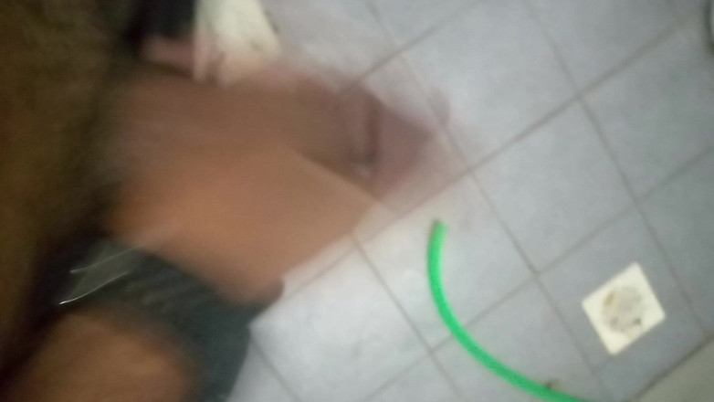 A Ovi: Masterbation v koupelně