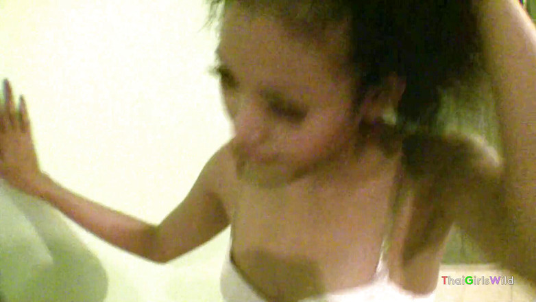 Thai Girls Wild: Gadis kurus thailand dientot habis-habisan sampai dicrot sperma hangat