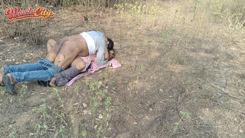 Pushpa studio: Fantastický venkovní sex