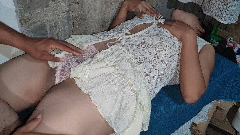 Marys: 彼女は喘ぎ声をあげ、義理の妹の処女の膣に射精し、別れを告げます。