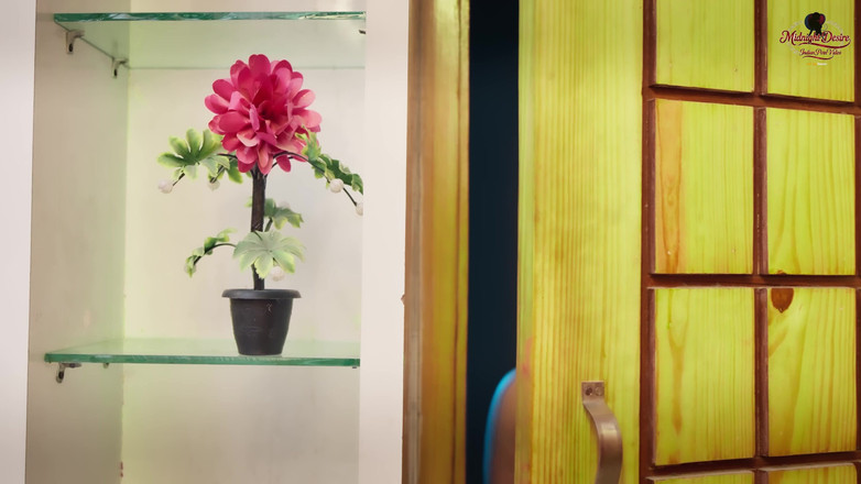 Midnight desire: Gadis sange india menggoda staf hotel untuk ngentot habis-habisan , video...