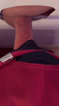 Joven gay en el gloryhole: más de una hora de acción sin parar