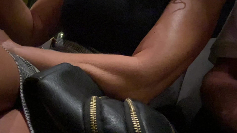 MartinsMrsMilf: Night Out Just Me em um mini vestido em uma...