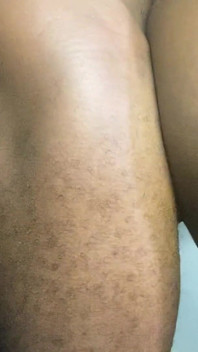 La follo hasta que sus labios empiezan a temblar