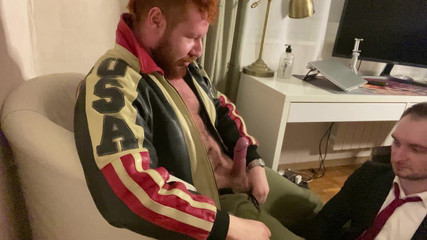 KinkySirius: Parte 1. Kinkysirius con traje se ejercita al máximo con su...