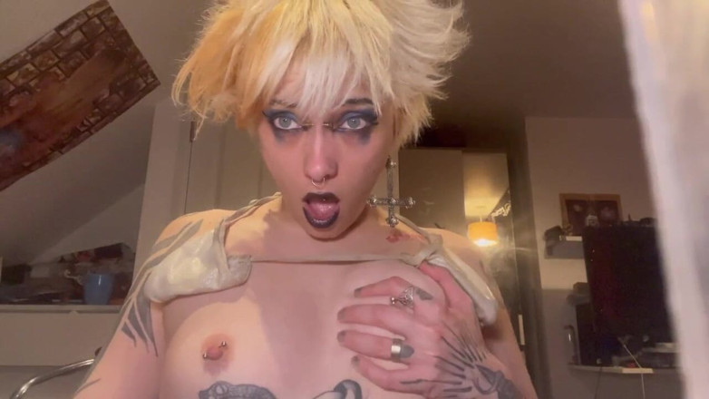 Glitterqueen1999: Ai mințit despre pula ta! Gagica gotică De pe Tinder îți...