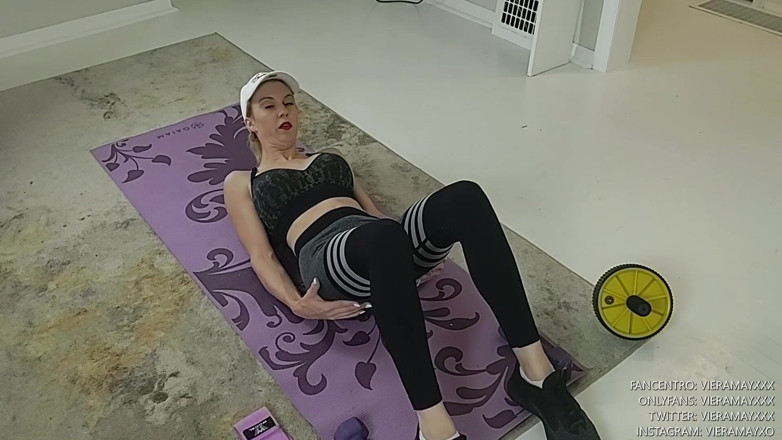 VieraMayXXX: Osobisty trener pomaga ci ćwiczyć