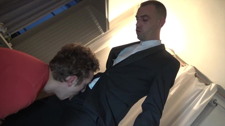 SEX WITH STRAIGHT BOY CURIOUS: Молодого твинка трахнул Без презерватива Тим
