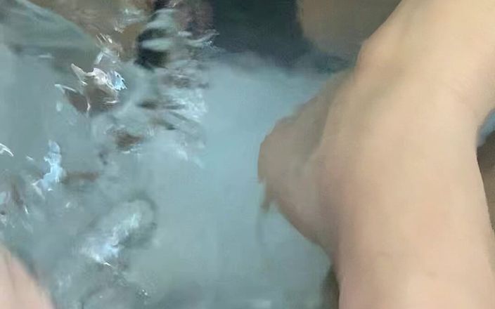 Riya mickey: Bhabhi nam haar schoonzus mee naar het zwembad en neukte...