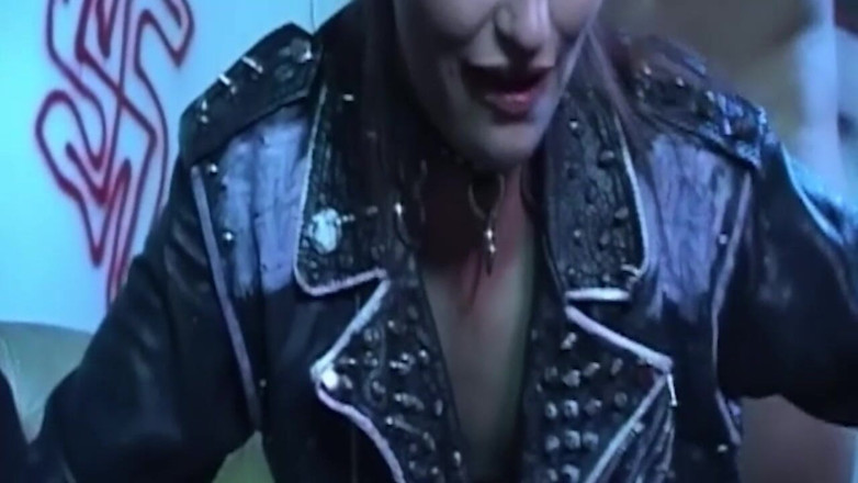 Bangora clips: Reife brünette MILF lutscht schwanz und nimmt gesichtsbesamung
