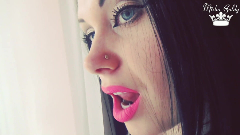 Goddess Misha Goldy: Neon pink lipstick