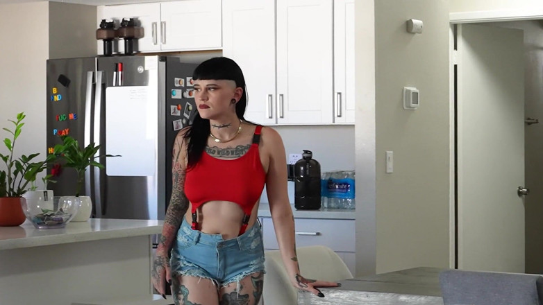 Tiffany Nacke: ฉันอยากเย็ดแฟนร่วมห้อง