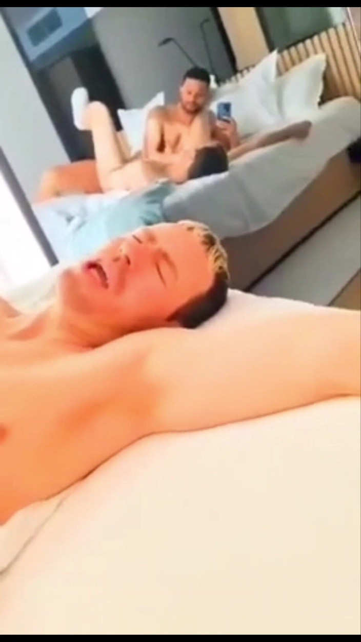 Justin hoodwar: Biên soạn tốt chết tiệt