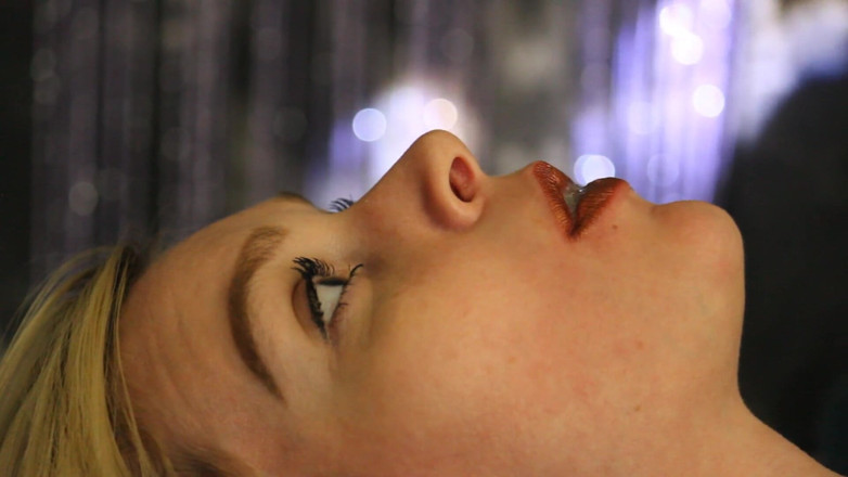 GamerGirlRoxy: Air mani di bibir metalikku: enam beban