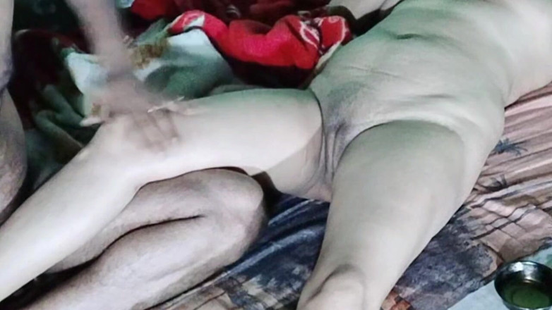 NituRandi94: Big Gaand Wali Bhabhi Ki Malish Ke Baad Chudai